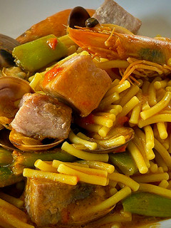 Una foto de Fideos a la marinera con atún