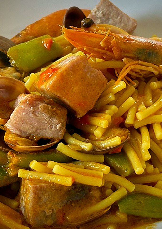 Una foto de Fideos a la marinera con atún