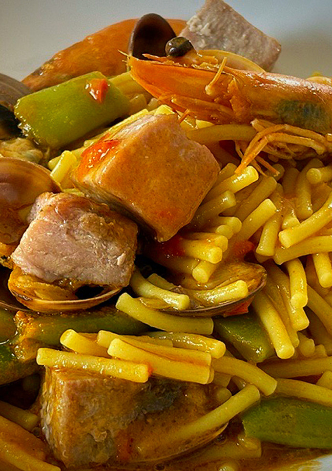 Una foto de Fideos a la marinera con atún