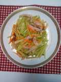Tumis batang seledri dan baso cumi