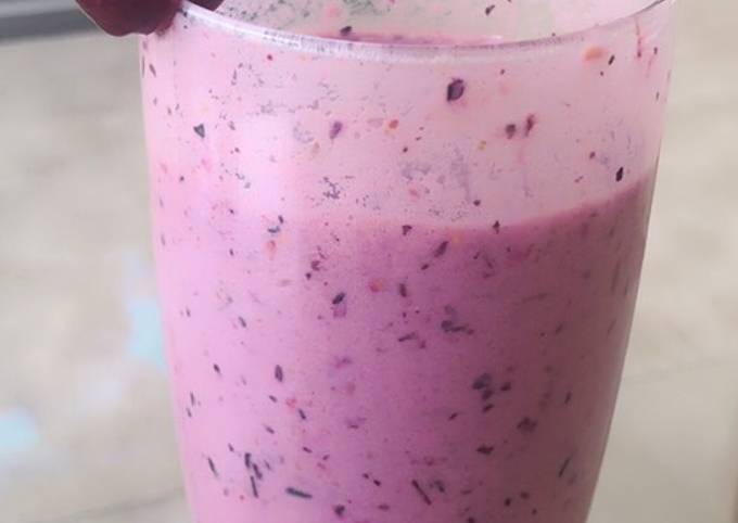 Mix berries smoothie