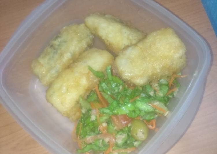 Tupper de delicias de fogonero con ensalada sencilla