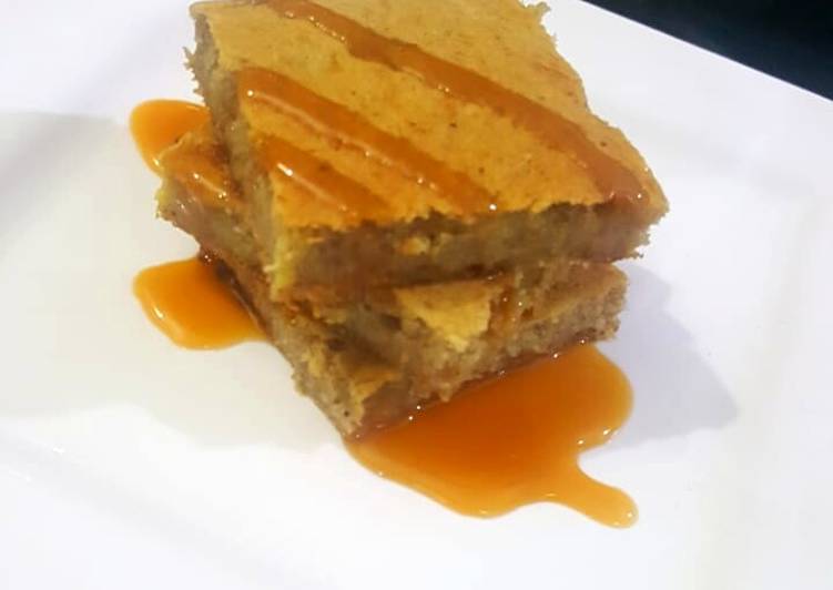 BANANA BLONDIES π