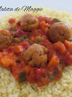Una foto de Cous cous con verduras y albóndigas de soja texturizada