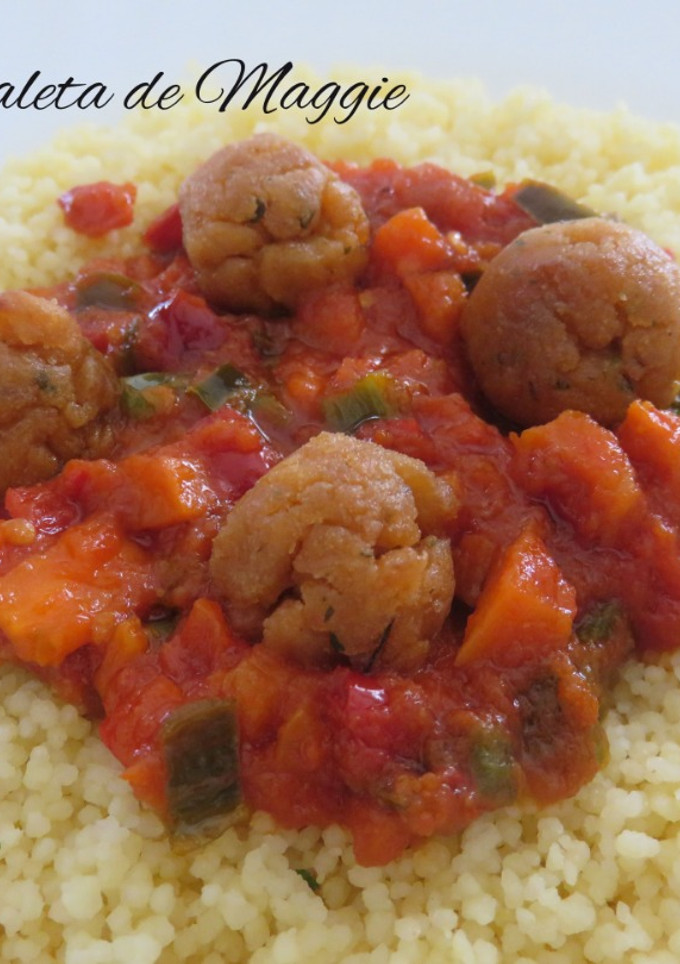 Una foto de Cous cous con verduras y albóndigas de soja texturizada