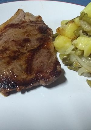 Una foto de Chauchas, papas y cebolla a la manteca