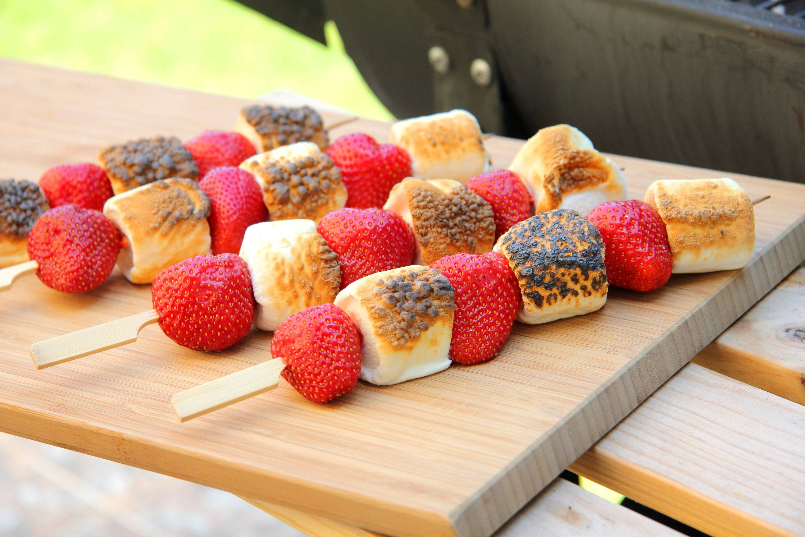 Grillezett eper-marshmallow nyárs recept recept fotó