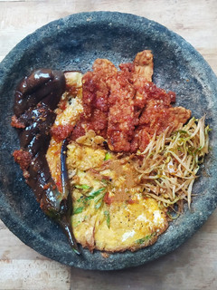 Foto resep Tempe Terong Dadar Penyet Sambal Terasi