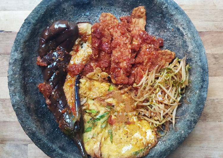 Tempe Terong Dadar Penyet Sambal Terasi