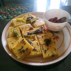 A picture of Gujarati Khatta Dhokla.