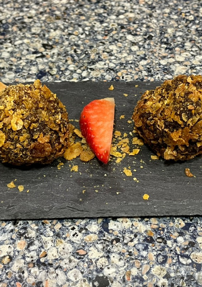 Una foto de Ferreros de morcilla con manzana y cereales