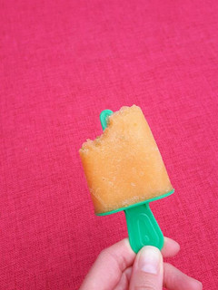 A picture of Cantaloup daiquiri popsicles.