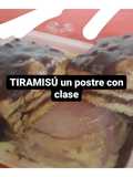 Tiramisú, de base pionono, ganache, crema inglesa y peras confitada