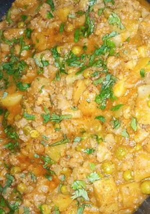 A picture of Aloo,Matar & Phool gobhi Sabji.