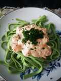 Fetuccini de espinaca con camarones