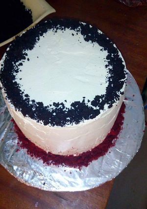 A picture of White chocolate vanilla cake.