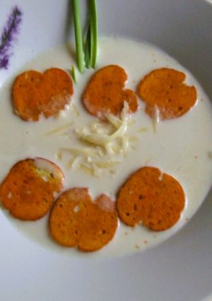 Sajtkrémleves fokhagymásan, tejszínnel recept fotója