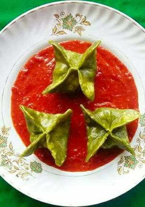 A picture of Paneer stuffed spinach momos.