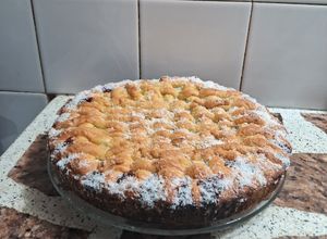 Una foto de Pasta frola de crema pastelera con membrillo
