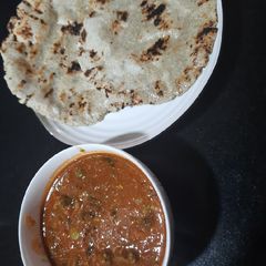 A picture of Jowar rotla.