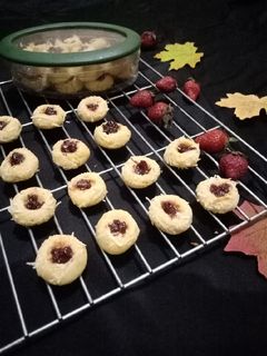 Foto resep Strawberry cheese thumbprint cookies