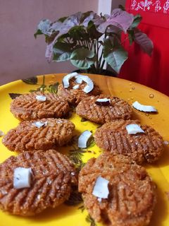 आटा गुड़ ठेकुआ (Aata Gur Thekua recipe in hindi) रेसिपी मुख्य फोटो