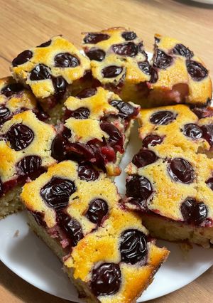 Meggyes kevert süti 🍒 recept fotója