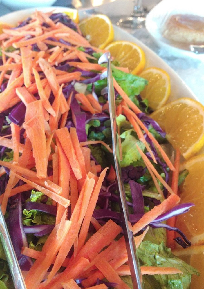 Una foto de Ensalada suprema con aderezo salado