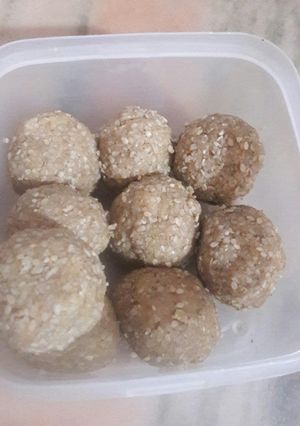 A picture of Jaagery laddu.