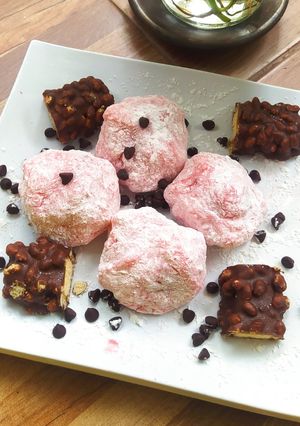 Foto resep Mochi red velvet isi wafer caramel