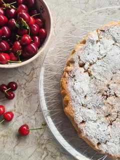 Foto di Ciambella all'acqua con ciliegie