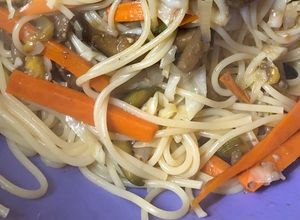 Una foto de Fideos chinos !