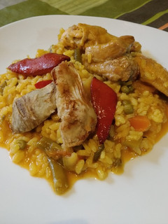 Una foto de Arroz meloso con pollo, costilla de cerdo y verduras