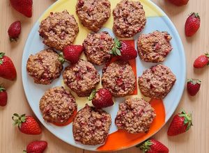 Una foto de Galletitas de avena y frutillas 🍓 🍓 Galletas avena y fresas 🍓