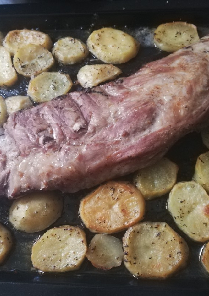 Una foto de Costillar al tomillo y vino blanco