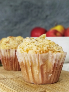 Una foto de Muffins de manzana con crumble de avena 🍎🧁