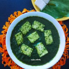 A picture of Lasooni Palak Paneer.