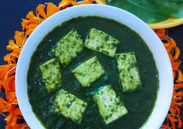 Steps to Make Perfect Lasooni Palak Paneer