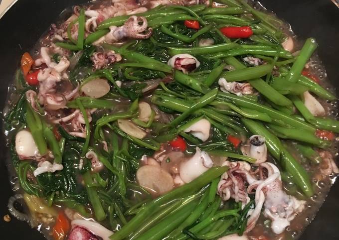 Cara Gampang Membuat Tumisan Sederhana ; kangkung cumi saos tiram lezat yang Enak