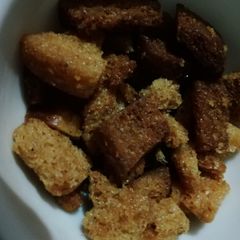 A picture of Bread croutons.