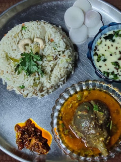 વેજ પુલાવ અને કઢી (Veg pulav & Kadhi recipe in gujarati) રેસીપી મુખ્ય ફોટો