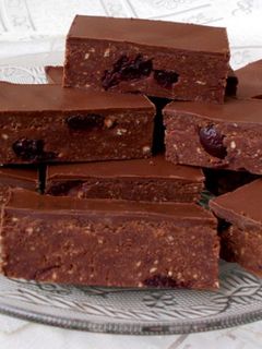 Meggyes-gesztenyés sportszelet recept fotója