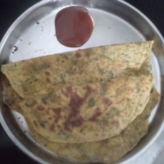 A picture of Methi Paratha.
