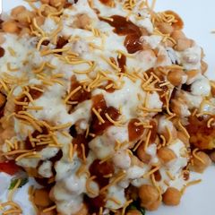 A picture of Dahi chana chaat.