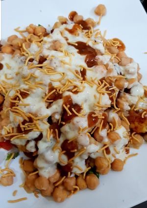 A picture of Dahi chana chaat.