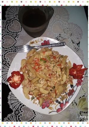 A picture of My fred dankali nd egg sauce,with cinnamon(girfa) tea..