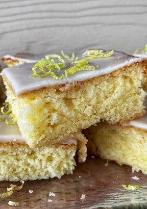 Una foto de Lemonies o Brownies de limón 🍋