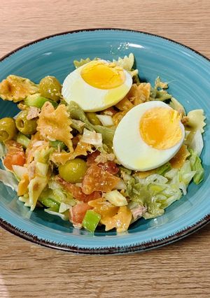 Una foto de Ensalada de pasta en vinagreta de mostaza