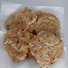 A picture of Vegan friendly bakwan sayur (vegetable pancakes).