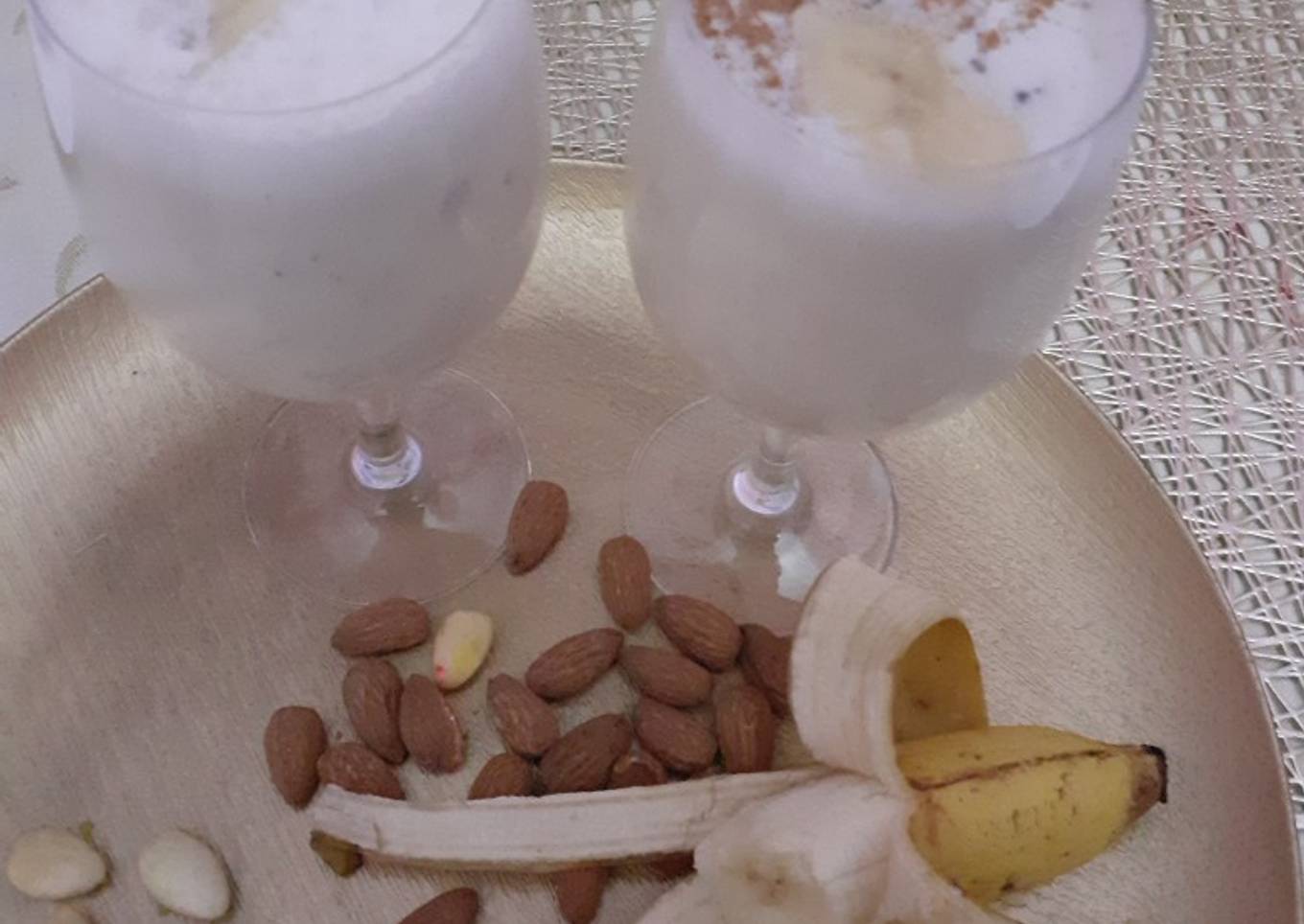 Energetic Banana Almonds Drink